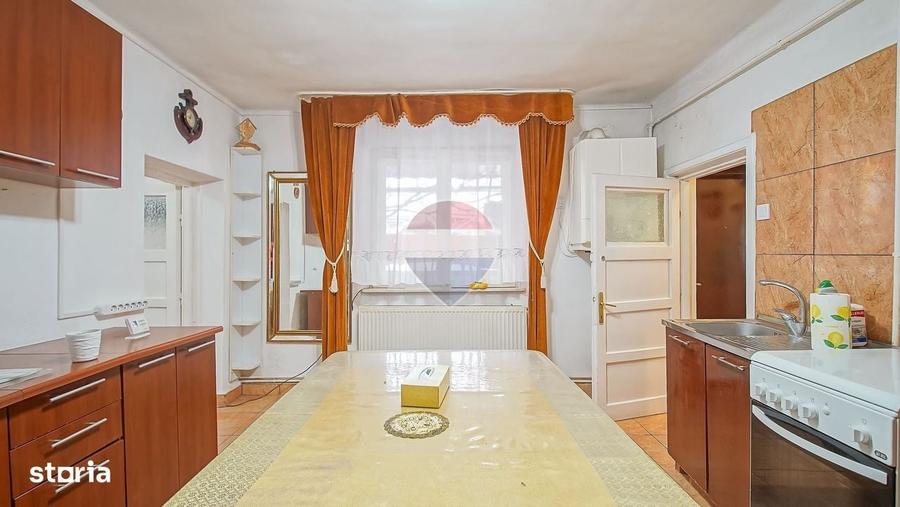 Casă cu 3 camere în Central