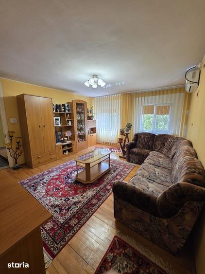 Apartament cu 3 camere decomandat în Calea București