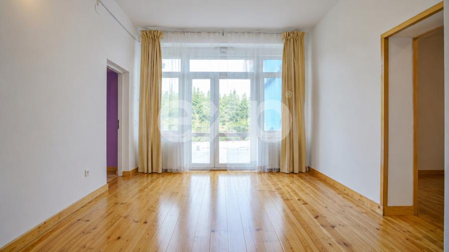 Casă individuală cu 9 camere cu Canalizare în Poiana Brașov