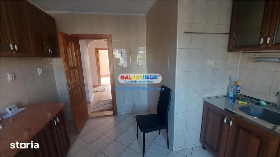 Apartament cu 3 camere decomandat în Central