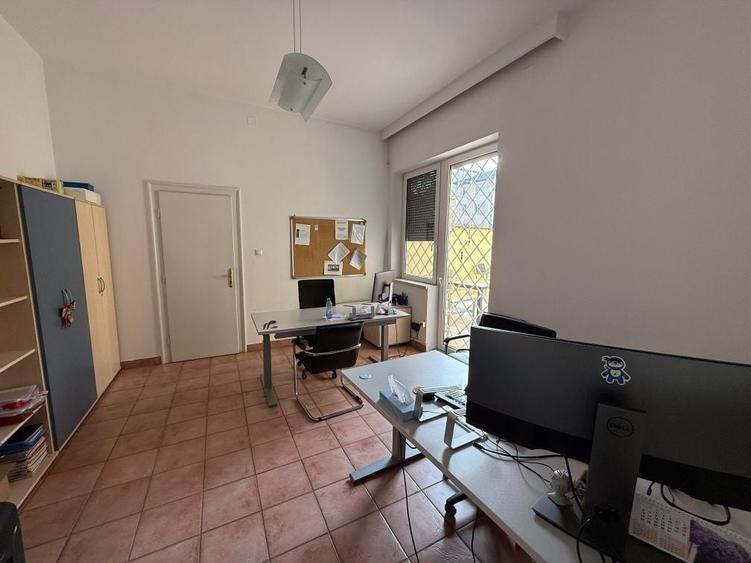 Spațiu comercial, de 650 mp, în Central