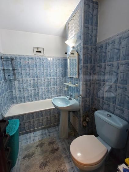 Apartament cu 3 camere decomandat, mobilat în Rovine