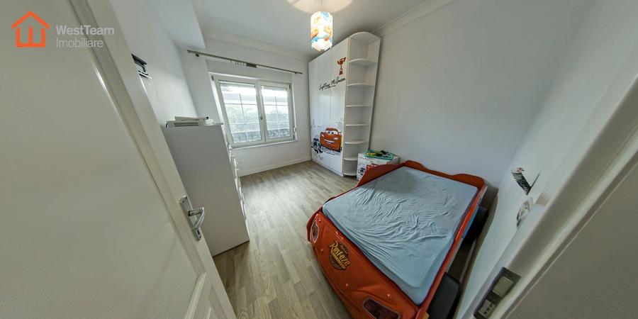 Apartament cu 3 camere semidecomandat, mobilat în Aradului