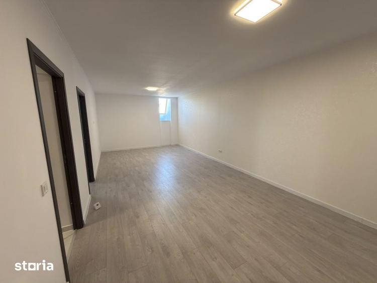 Casă cu 9 camere cu Teren 232 Mp în Ana Ipătescu