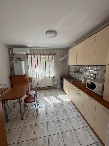 Apartament cu 3 camere decomandat în 13 Septembrie