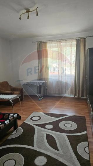 Casă cu 5 camere cu Teren 1375 Mp în Dârlos