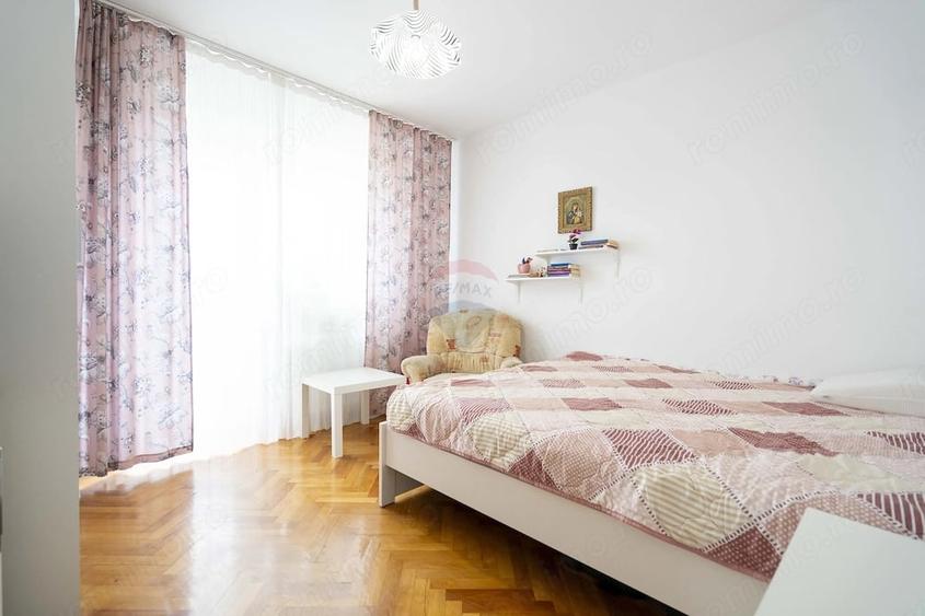 Apartament cu 4 camere decomandat în Decebal