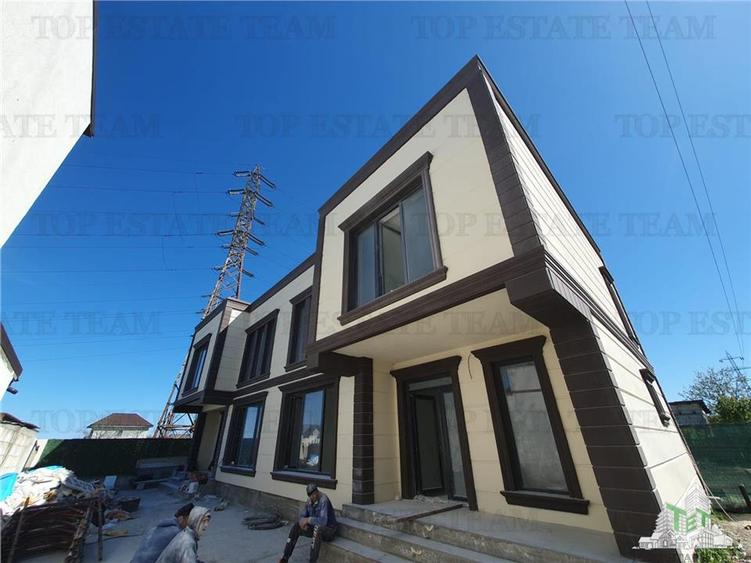 Duplex cu 8 camere cu Teren 318 Mp în Exterior Sud