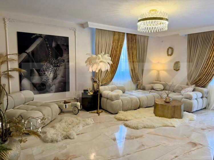 Apartament cu 4 camere decomandat, mobilat în Periferie