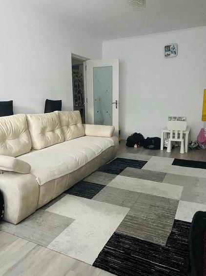 Apartament cu 3 camere decomandat în Exterior Vest