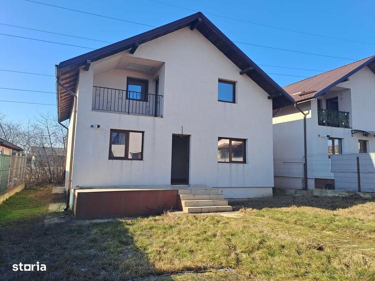Casă cu 4 camere cu Teren 400 Mp în Central