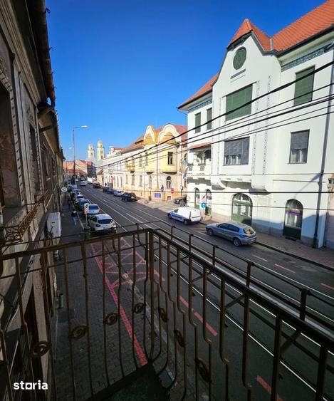 Apartament cu 3 camere decomandat în Central