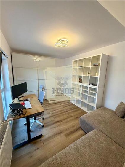 Apartament cu 4 camere decomandat în Piața Cluj