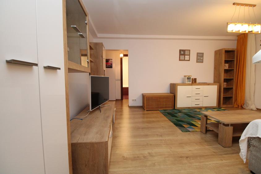 Apartament cu 3 camere decomandat în Drumul Taberei