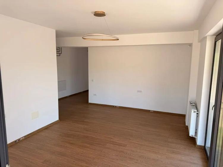 Apartament cu 3 camere decomandat în Bucium