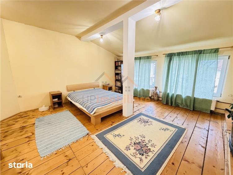 Casă cu 5 camere cu Teren 238 Mp în Central
