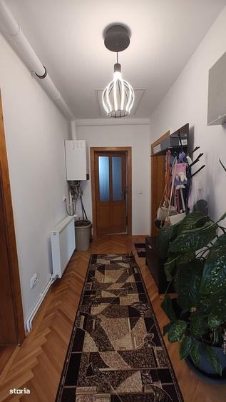 Casă cu 3 camere în Cărpiniș