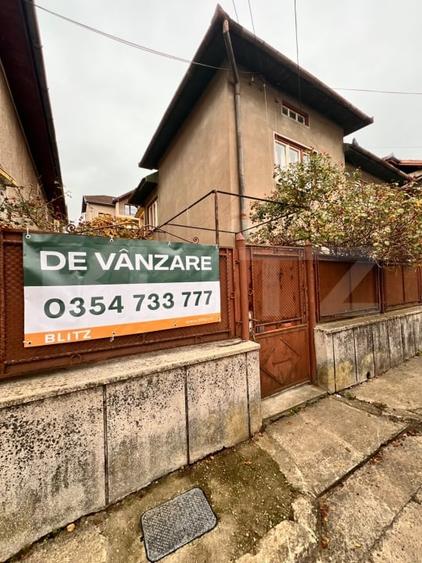 Casă individuală cu 5 camere cu Garaj în Hunedoara