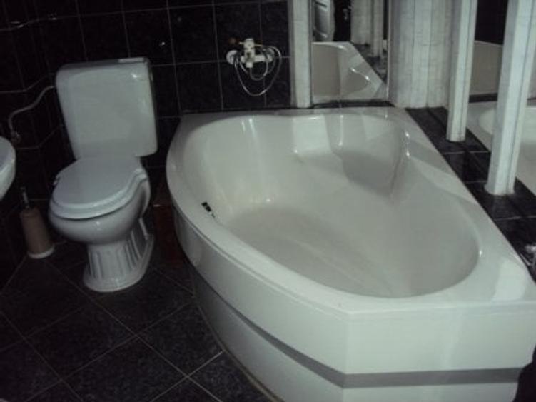Casă cu 8 camere cu Canalizare în Corunca