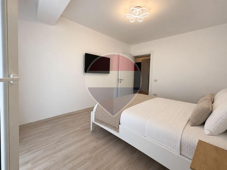 Apartament cu 2 camere semidecomandat, mobilat în Central