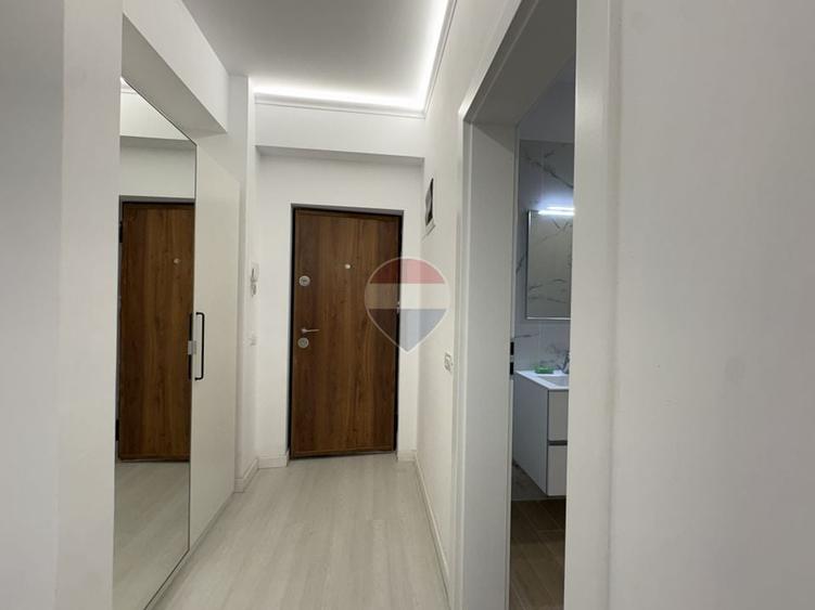 Apartament cu 2 camere semidecomandat, mobilat în Central