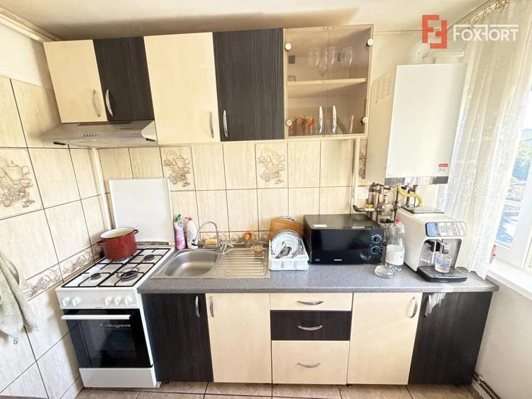 Apartament cu 4 camere semidecomandat în Cetății