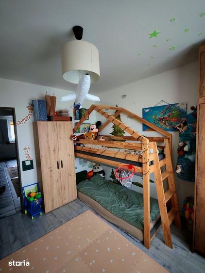 Apartament cu 3 camere decomandat în Astra