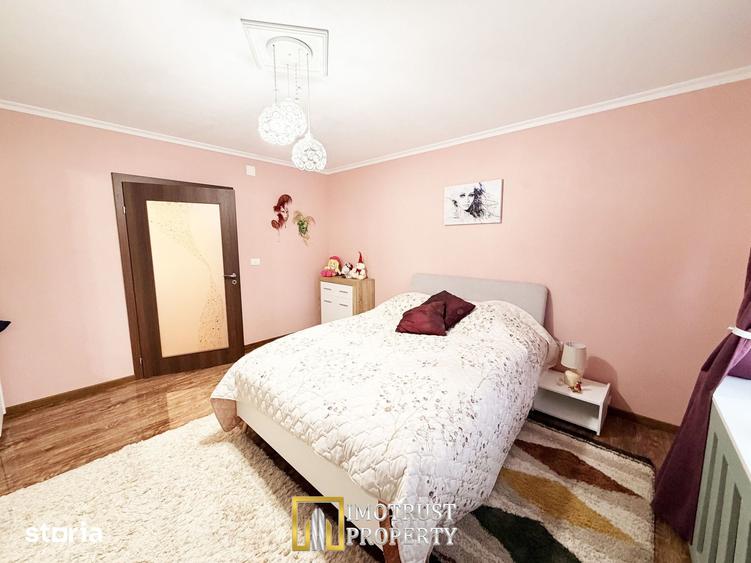 Casă cu 8 camere cu Teren 2599 Mp în Târnova