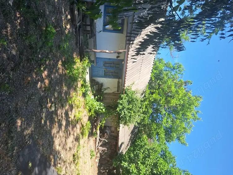 Casă cu 2 camere cu Teren 3100 Mp în Central