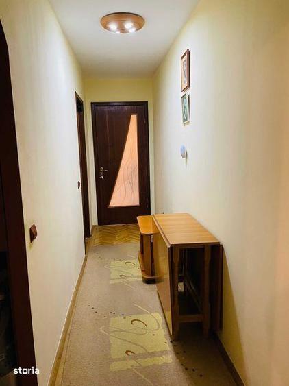 Apartament cu 3 camere semidecomandat, mobilat în Alexandru Obregia