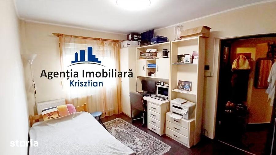 Apartament cu 3 camere semidecomandat în Burdea
