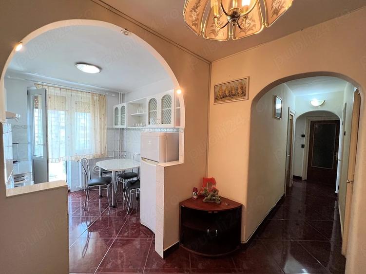 Apartament cu 3 camere decomandat în Decebal