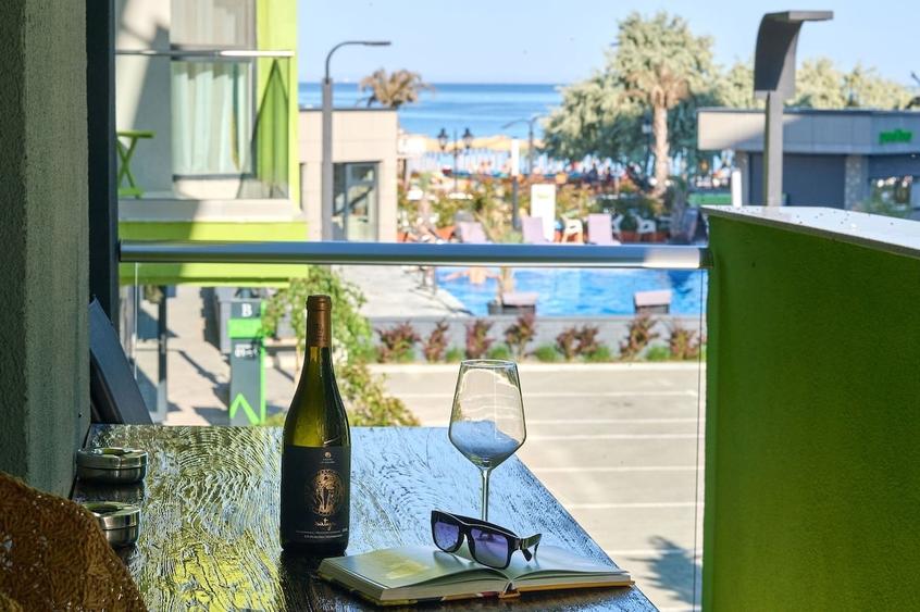 Apartament cu 3 camere decomandat în Mamaia-Sat