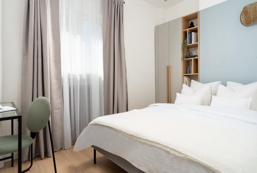 Apartament cu 3 camere semidecomandat, mobilat în Sala Palatului