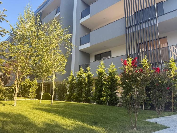 Apartament cu 3 camere decomandat, mobilat în Iancu Nicolae