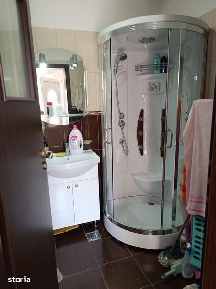 Casă cu 6 camere cu Teren 428 Mp în Central