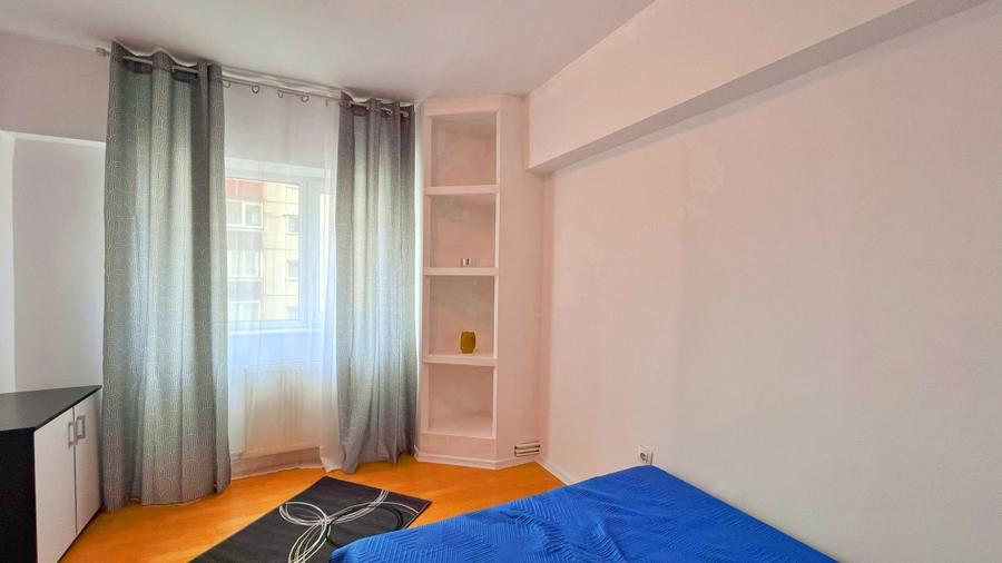 Apartament cu 3 camere decomandat, mobilat în Central
