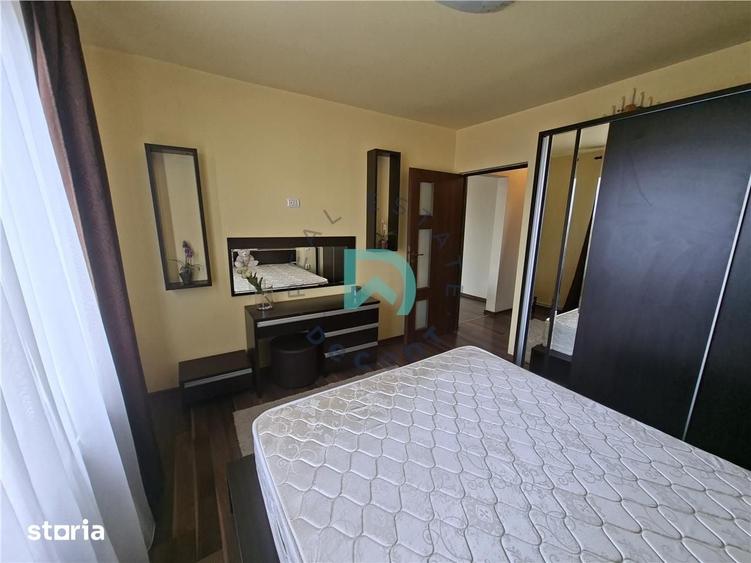 Apartament cu 3 camere decomandat în Astra