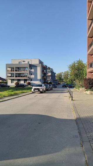 Apartament cu 2 camere decomandat, mobilat în Sisești