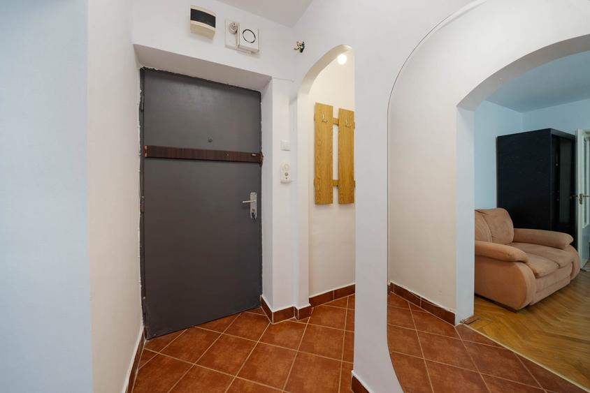 Apartament cu 2 camere semidecomandat, mobilat în Basarabia