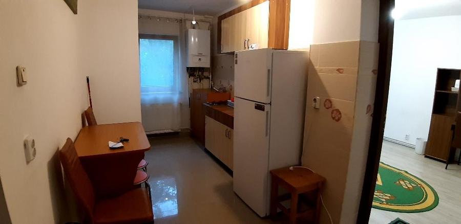 Apartament cu 4 camere decomandat în Central