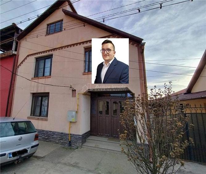 Casă individuală cu 7 camere cu Teren 220 Mp în Nord-Est