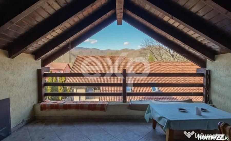 Casă cu 7 camere cu Teren 698 Mp în Dâmbul Morii