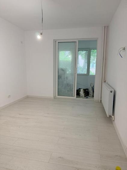 Apartament semidecomandat în Tei