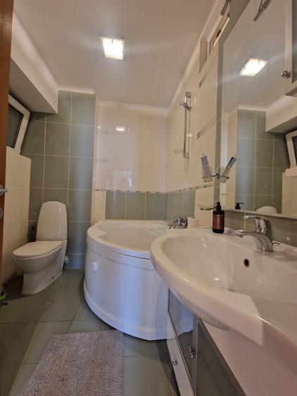 Apartament cu 3 camere decomandat, mobilat în P-ța Alba Iulia