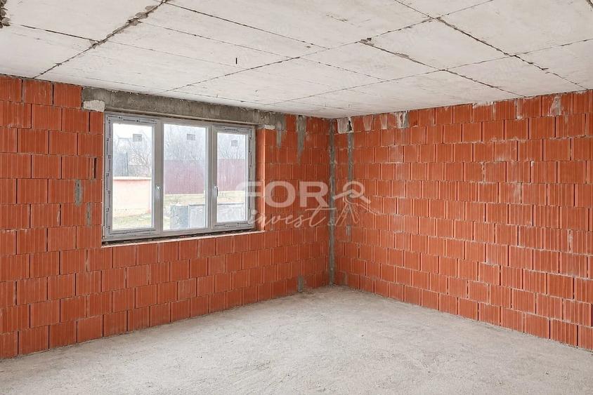 Casă cu 4 camere cu Teren 1290 Mp în Tulca