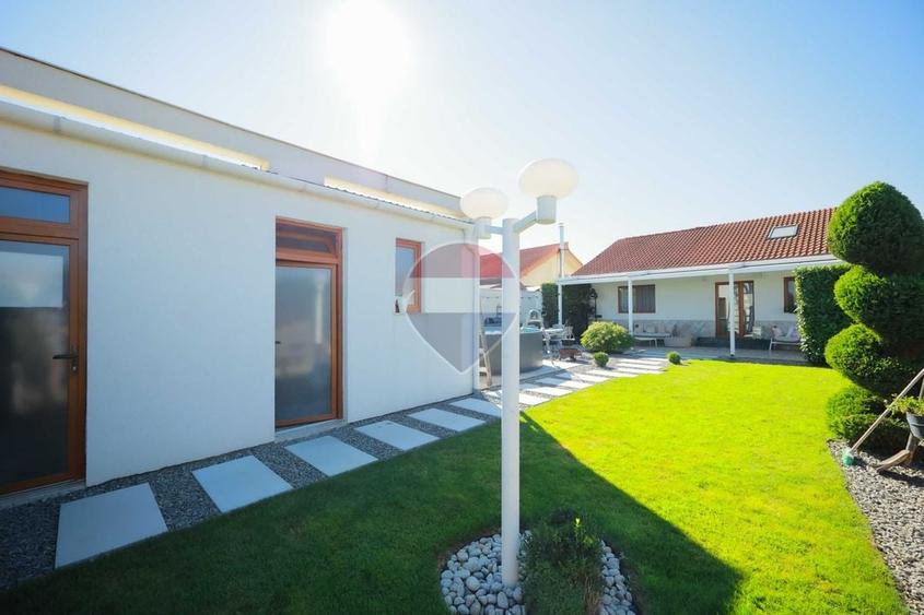Casă individuală cu 3 camere cu Piscina în Paleu
