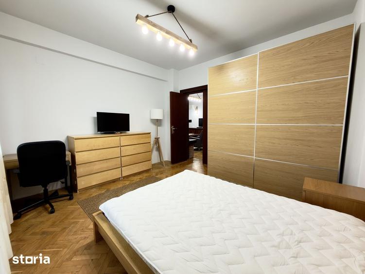 Apartament cu 3 camere semidecomandat în Colentina