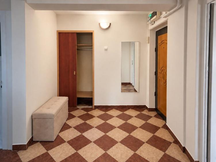 Apartament cu 3 camere decomandat în Geamăna