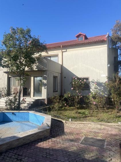 Casă cu 4 camere în Central
